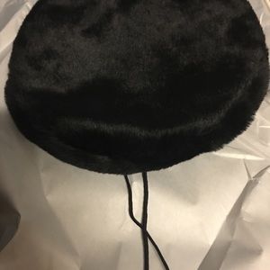 Black faux fur beret hat